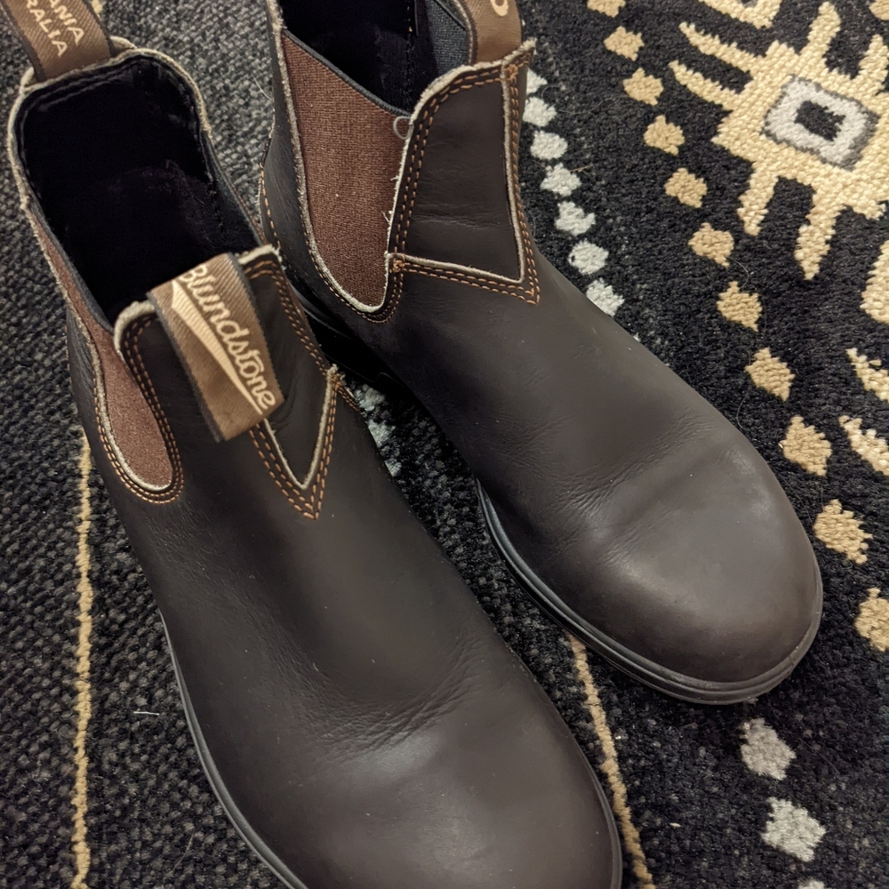 Woman's Blundstone Chelsea boots